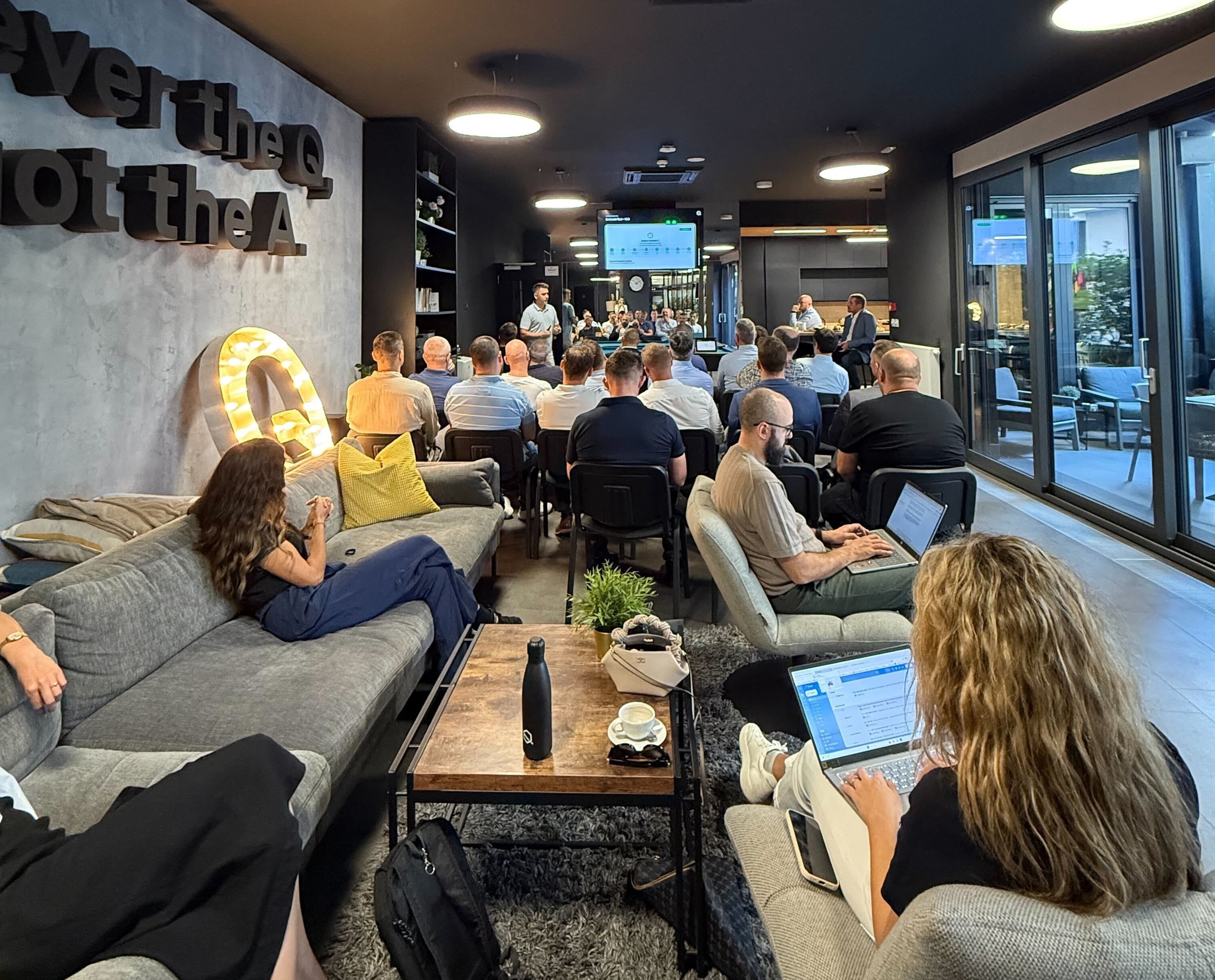 image of Q Leadership Breakfast, where the topic AI agents vs LLMs was discussed.